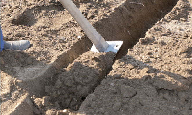 ホルダーの埋設溝を掘る